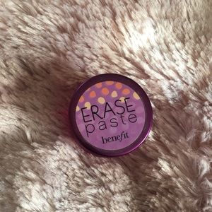 Benefit Erase Paste